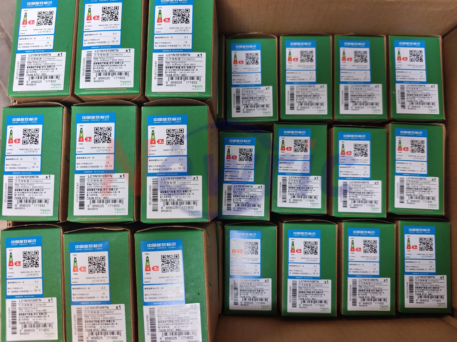 Schnieder Easy TeSys AC Contactor 3P 18A LC1N18 - Image 2