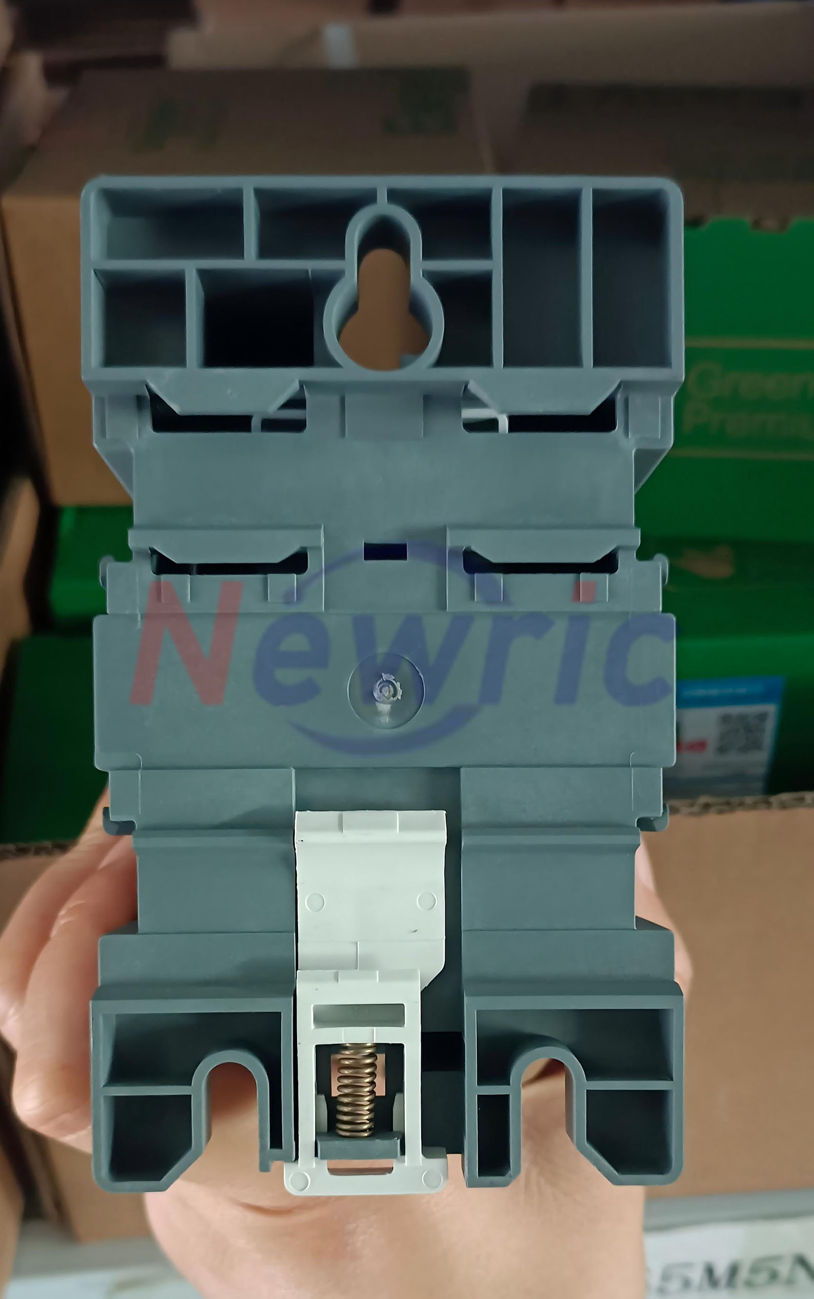 Schnieder Easy TeSys AC Contactor 3P 65A LC1N65 - Image 4